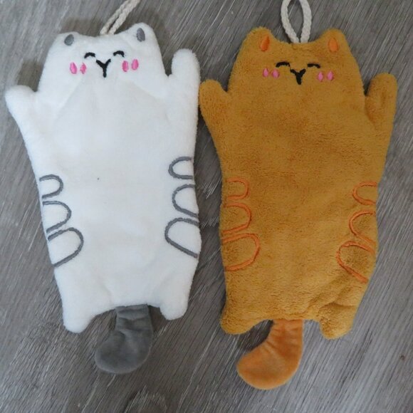 NWOT Set of 2 Hand Towels Kids Bathroom (F80) - Picture 1 of 4